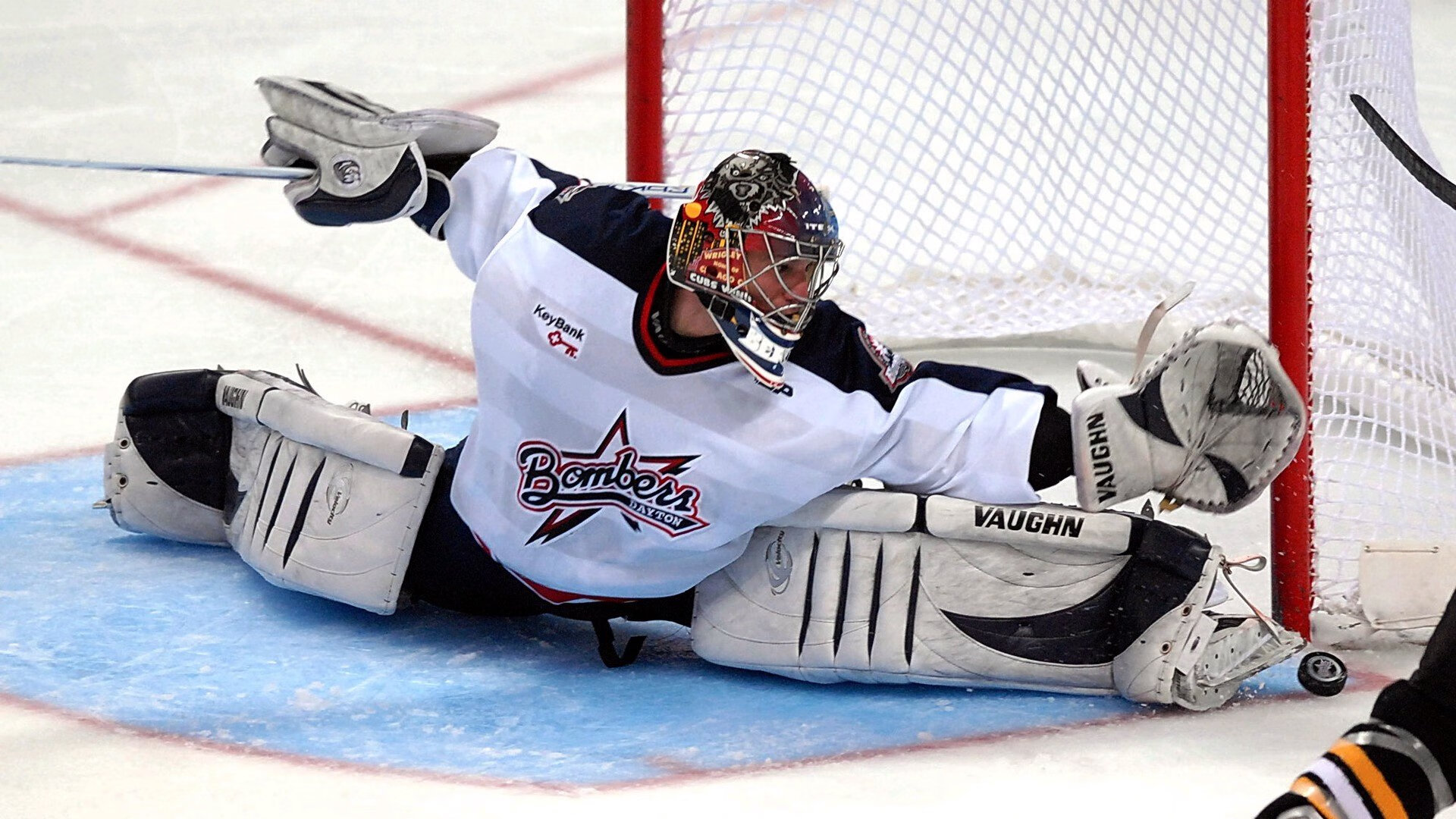 职业联赛设置球员更衣区标准提升赛场管理水平，球员更衣室实况