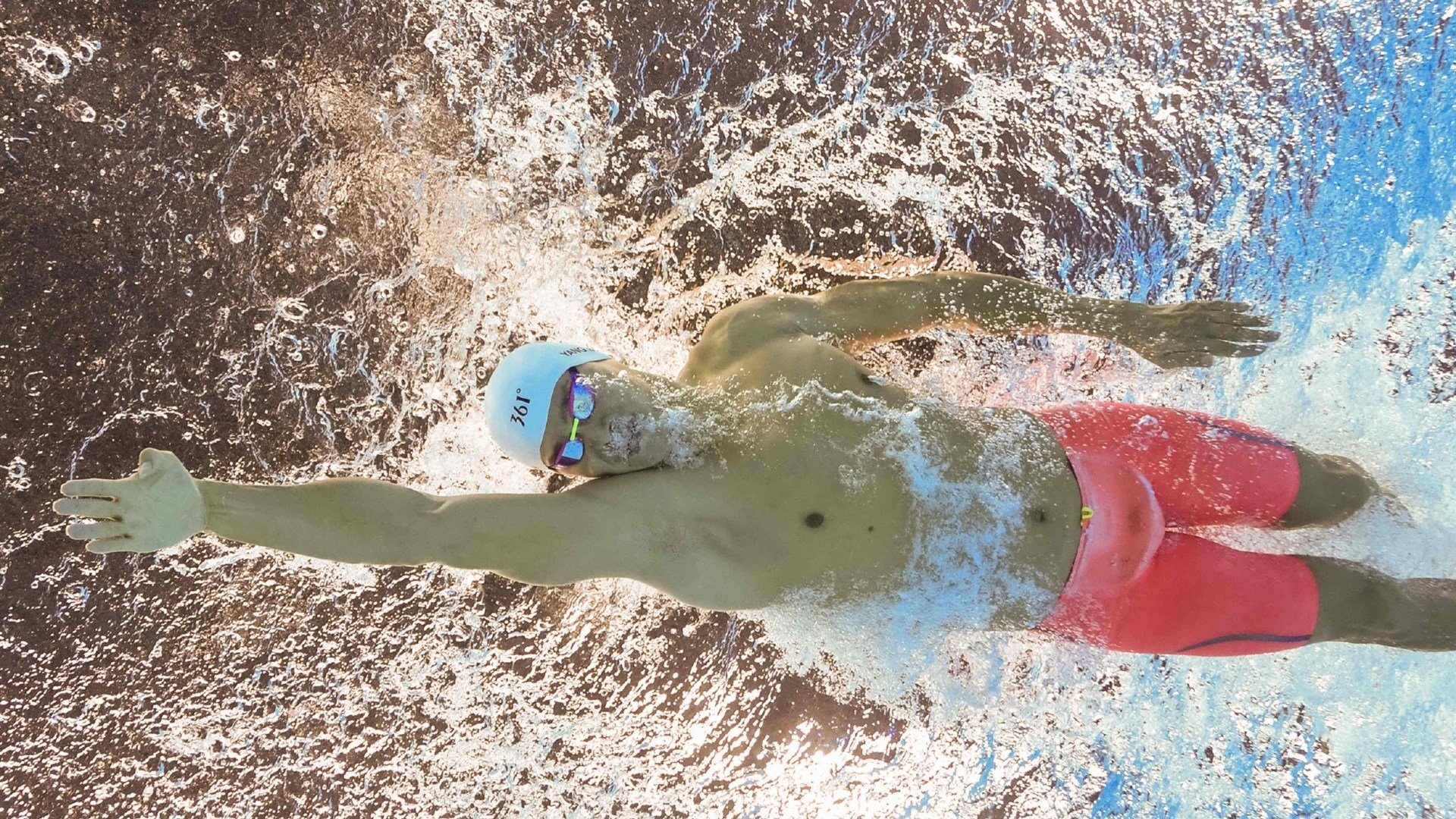 KAIYUNAPP-美国队接力配合默契表现完美，美国队接力赛